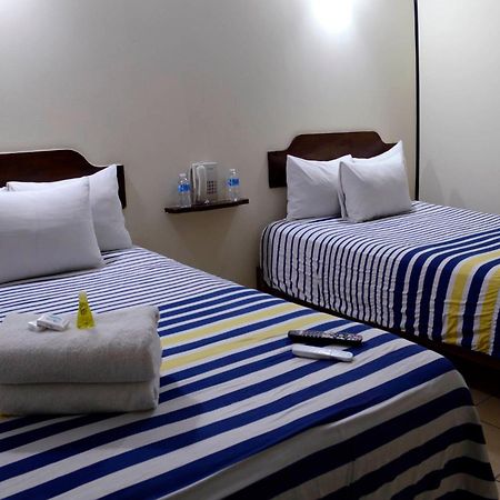 Hotel Mateos 1215 Leon Bagian luar foto