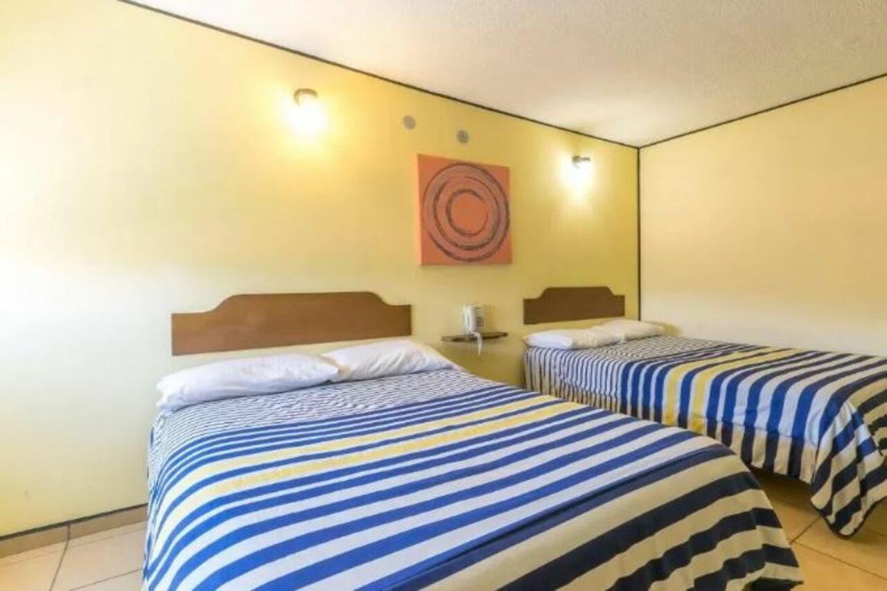 Hotel Mateos 1215 Leon Bagian luar foto