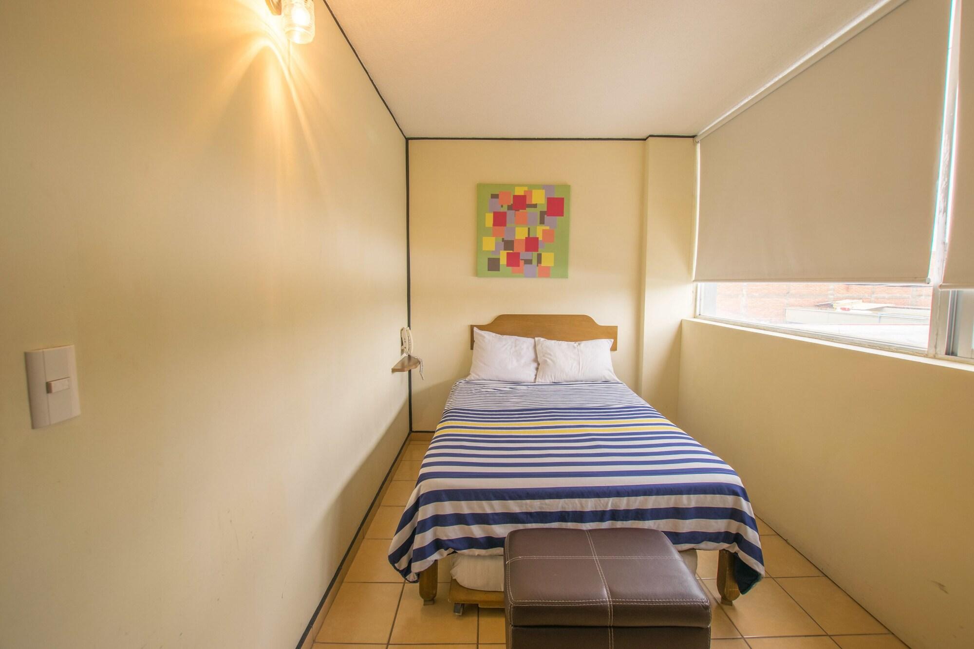 Hotel Mateos 1215 Leon Bagian luar foto