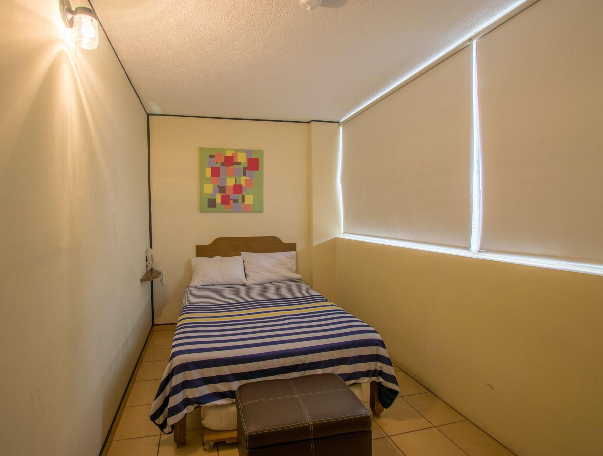 Hotel Mateos 1215 Leon Bagian luar foto