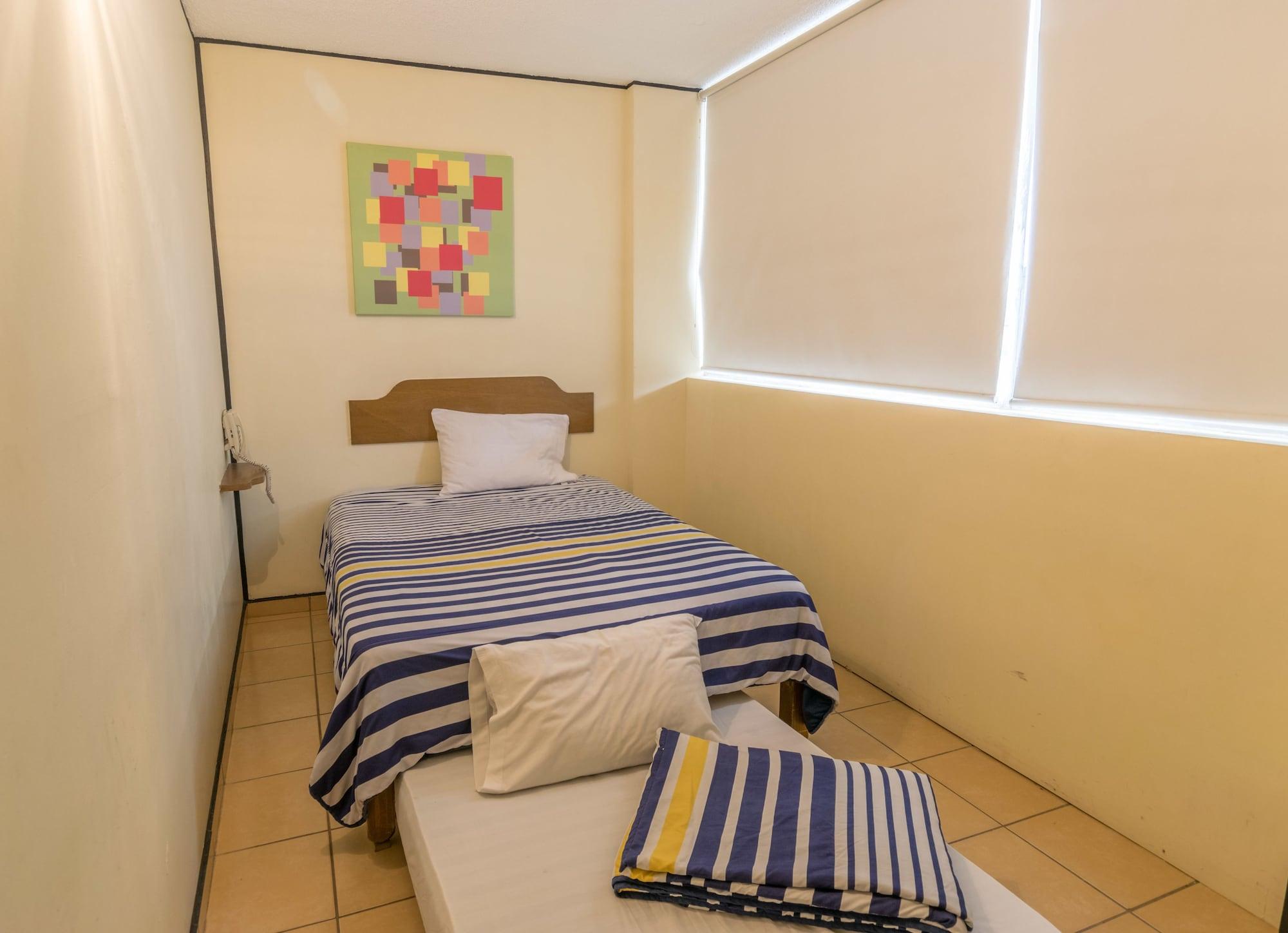 Hotel Mateos 1215 Leon Bagian luar foto