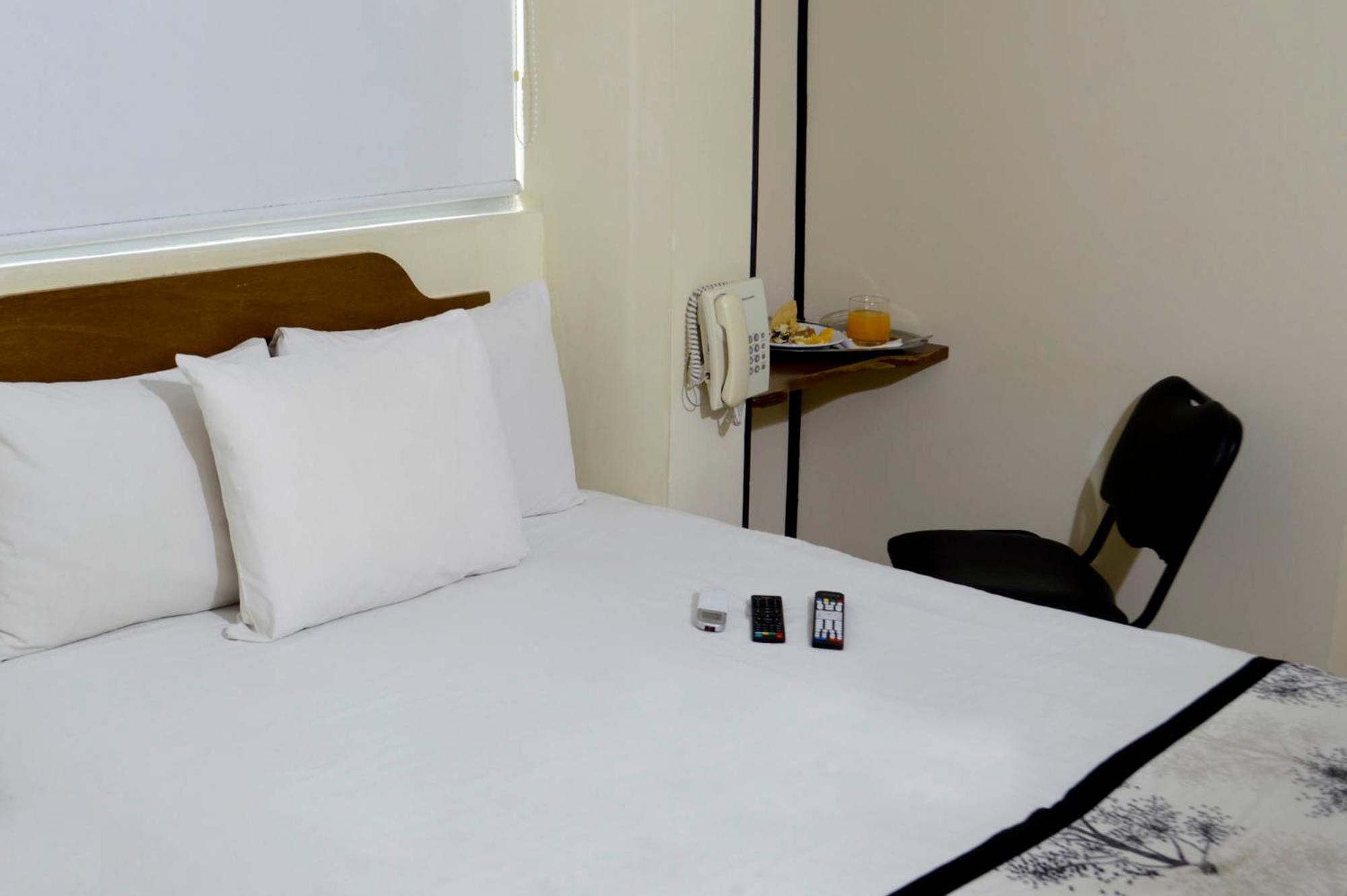 Hotel Mateos 1215 Leon Bagian luar foto