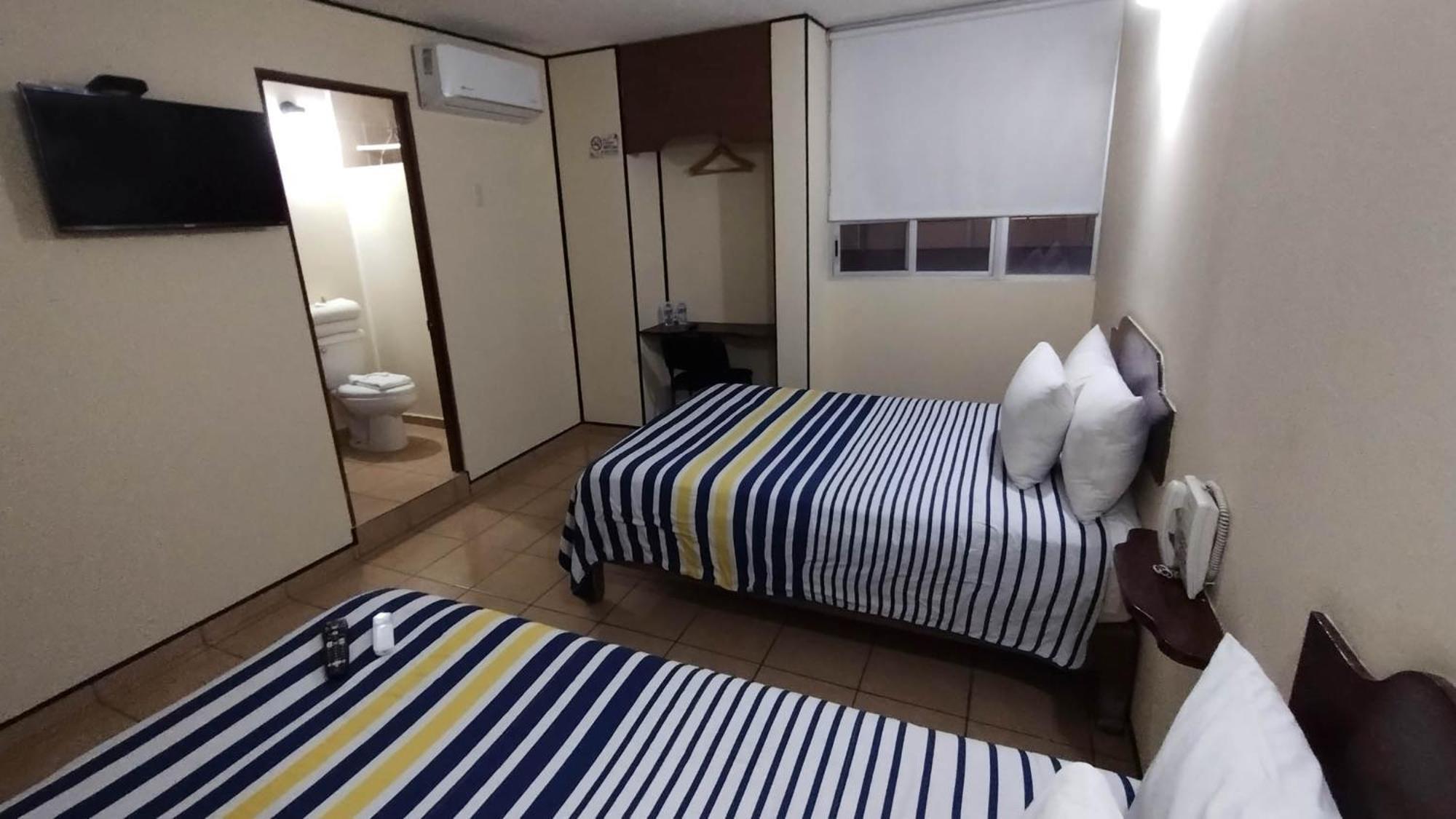 Hotel Mateos 1215 Leon Bagian luar foto
