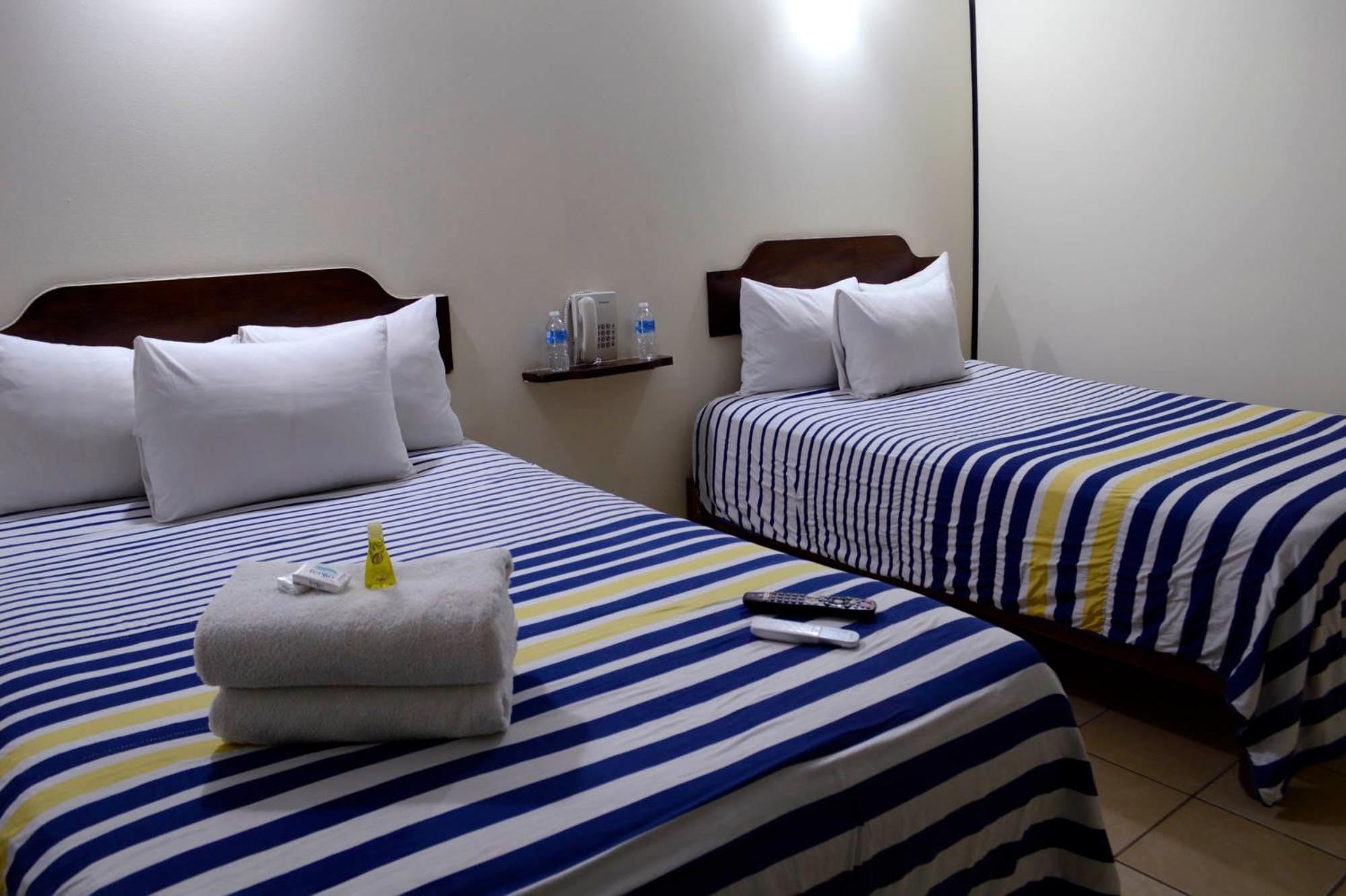 Hotel Mateos 1215 Leon Bagian luar foto