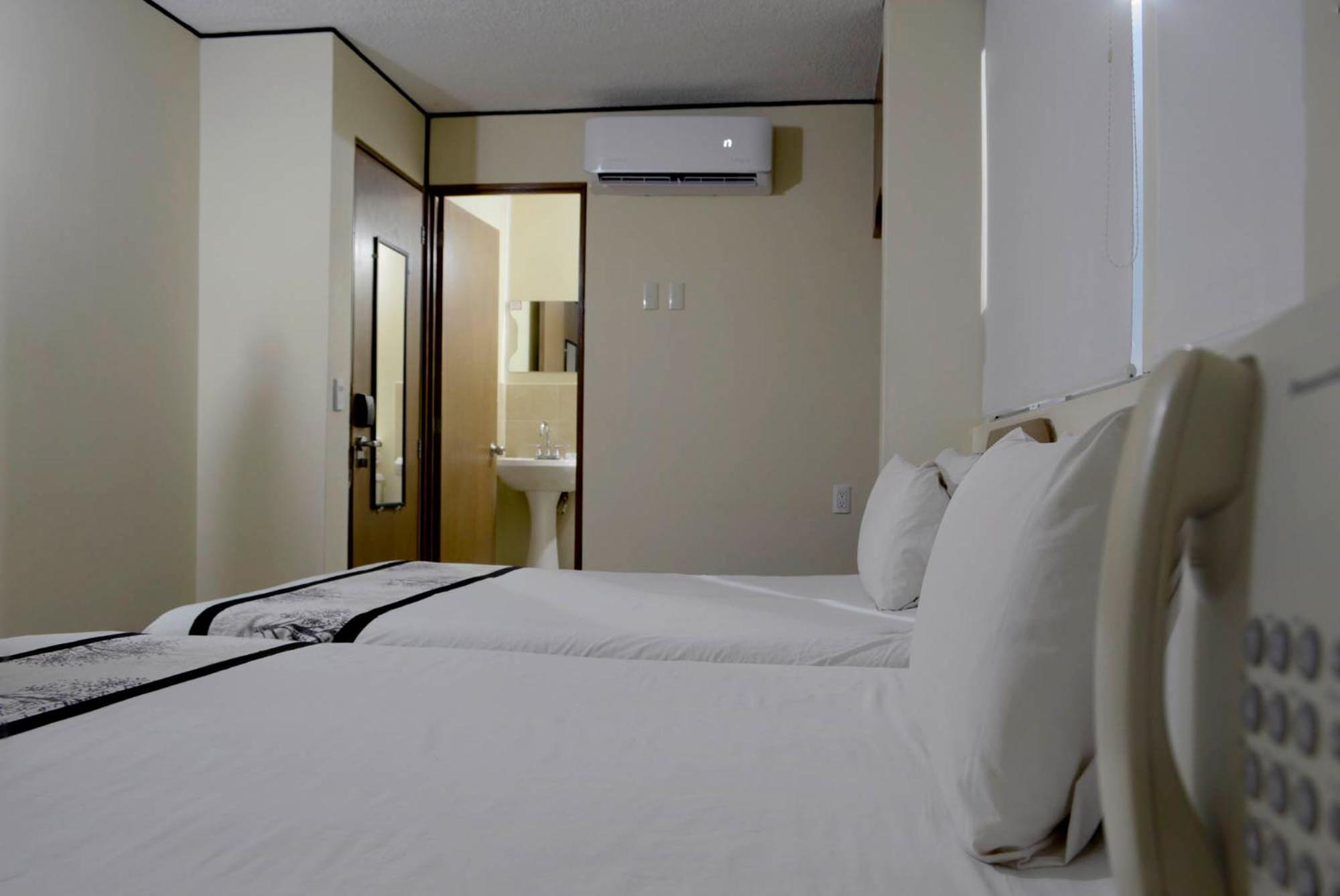 Hotel Mateos 1215 Leon Bagian luar foto